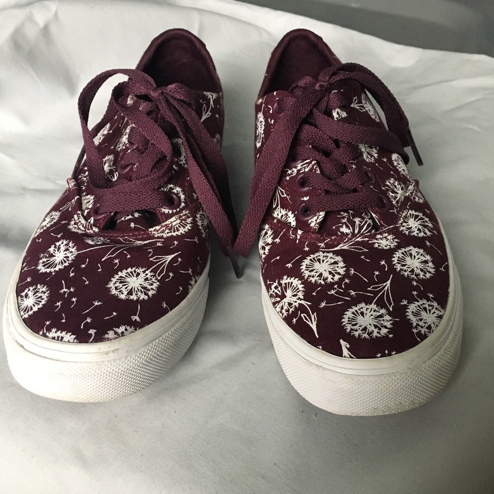 Dandelion lace up Vans